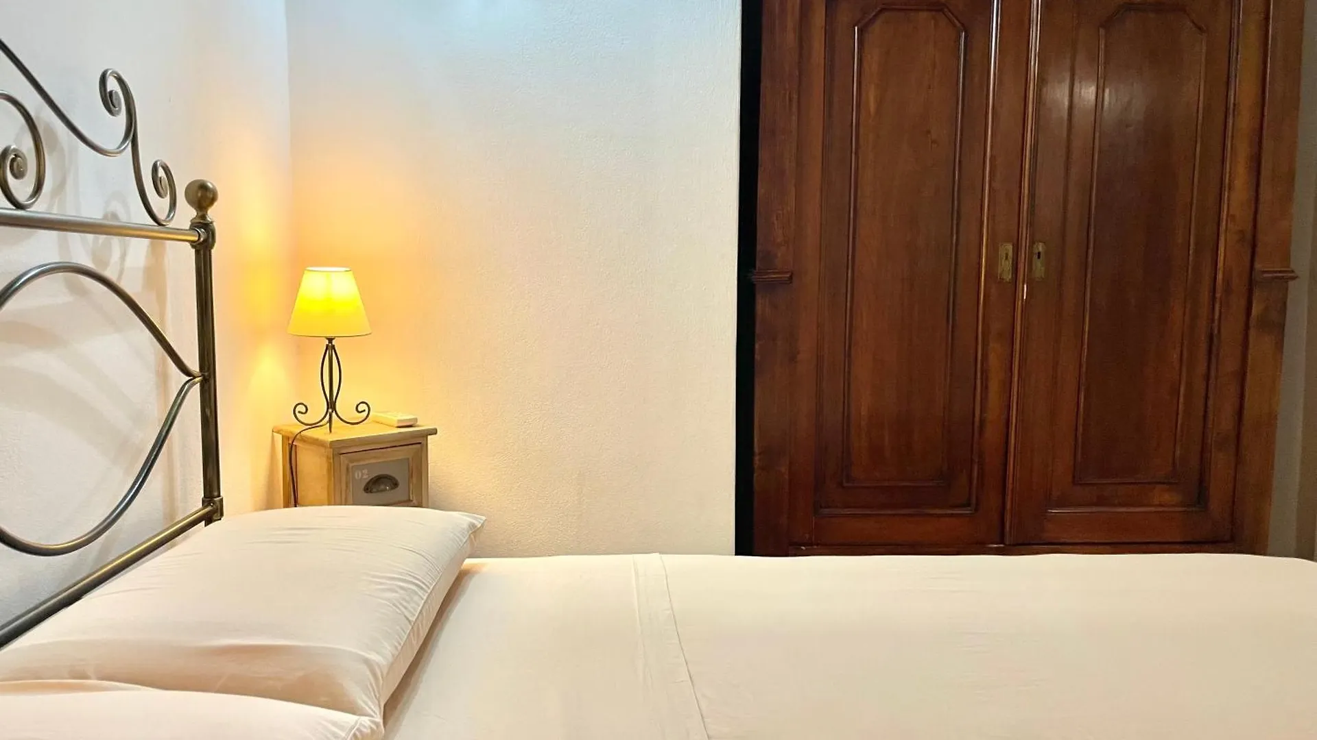 Civico 46 - Old Town Apartment Alghero Italy