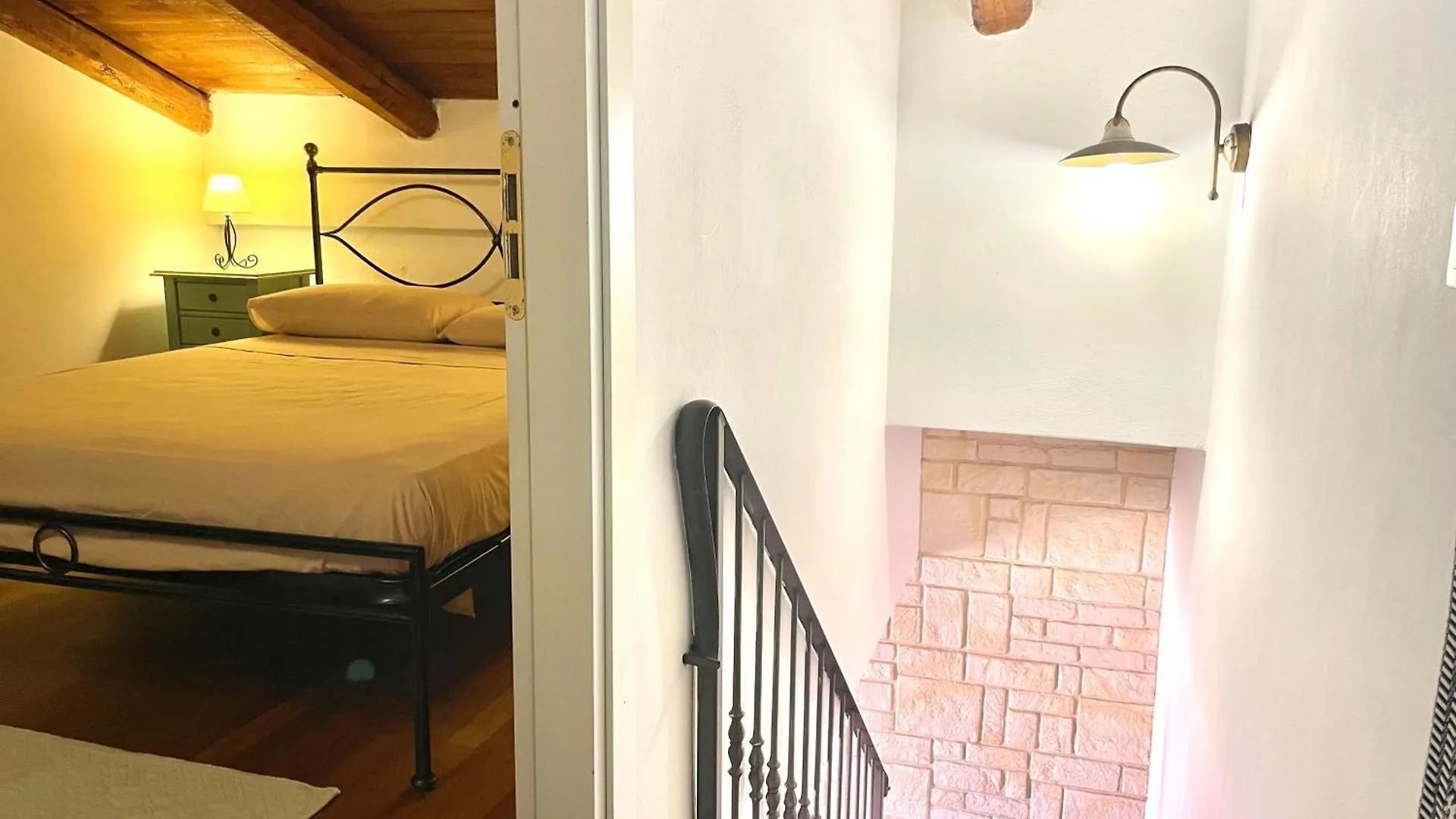 Civico 46 - Old Town Apartment Alghero Italy