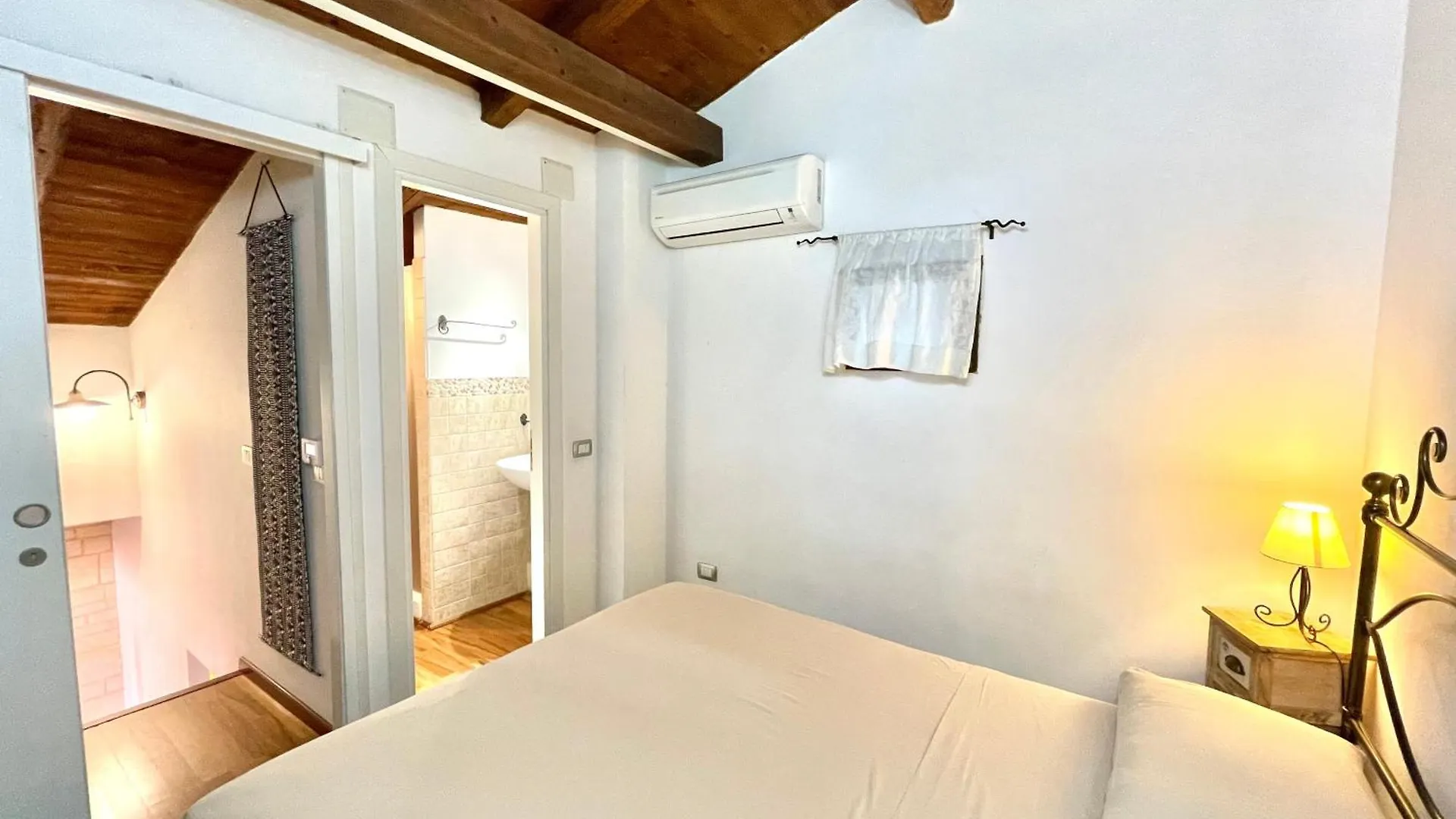 Civico 46 - Old Town Apartment Alghero Italy